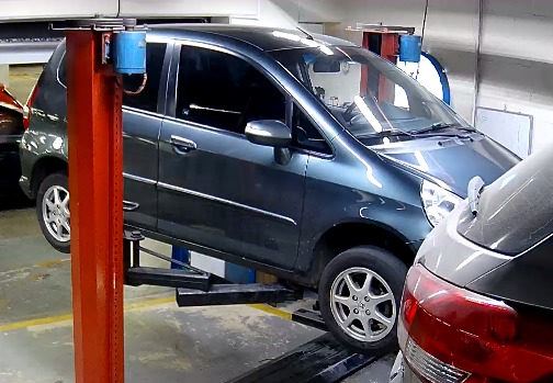 Honda Fit no elevador